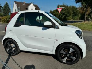 Fahrzeugabbildung Smart ForTwo cabrio electric drive / EQ*NAVI*SZHZ*PDC*