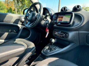 Fahrzeugabbildung Smart ForTwo cabrio electric drive / EQ*NAVI*SZHZ*PDC*