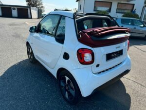 Fahrzeugabbildung Smart ForTwo cabrio electric drive / EQ*NAVI*SZHZ*PDC*