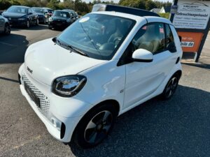 Fahrzeugabbildung Smart ForTwo cabrio electric drive / EQ*NAVI*SZHZ*PDC*