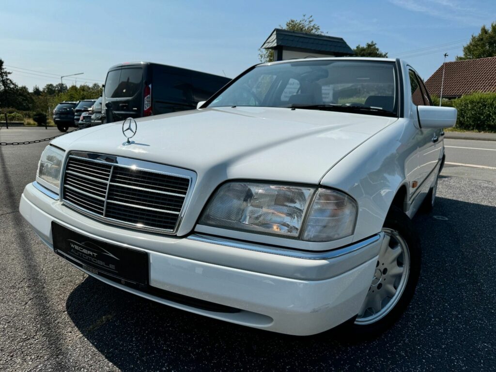 Mercedes-Benz C 180*ELEGANCE*WENIG KM *AUTOMATIK*