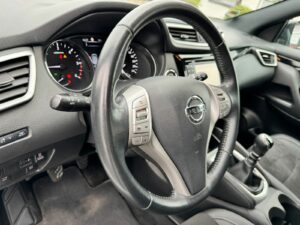 Fahrzeugabbildung Nissan Qashqai N-Vision 4x4* 1 HAND* 360°CAM*AHK*