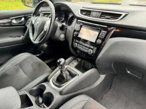 Fahrzeugabbildung Nissan Qashqai N-Vision 4x4* 1 HAND* 360°CAM*AHK*