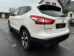 Fahrzeugabbildung Nissan Qashqai N-Vision 4x4* 1 HAND* 360°CAM*AHK*