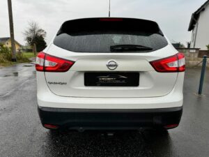 Fahrzeugabbildung Nissan Qashqai N-Vision 4x4* 1 HAND* 360°CAM*AHK*